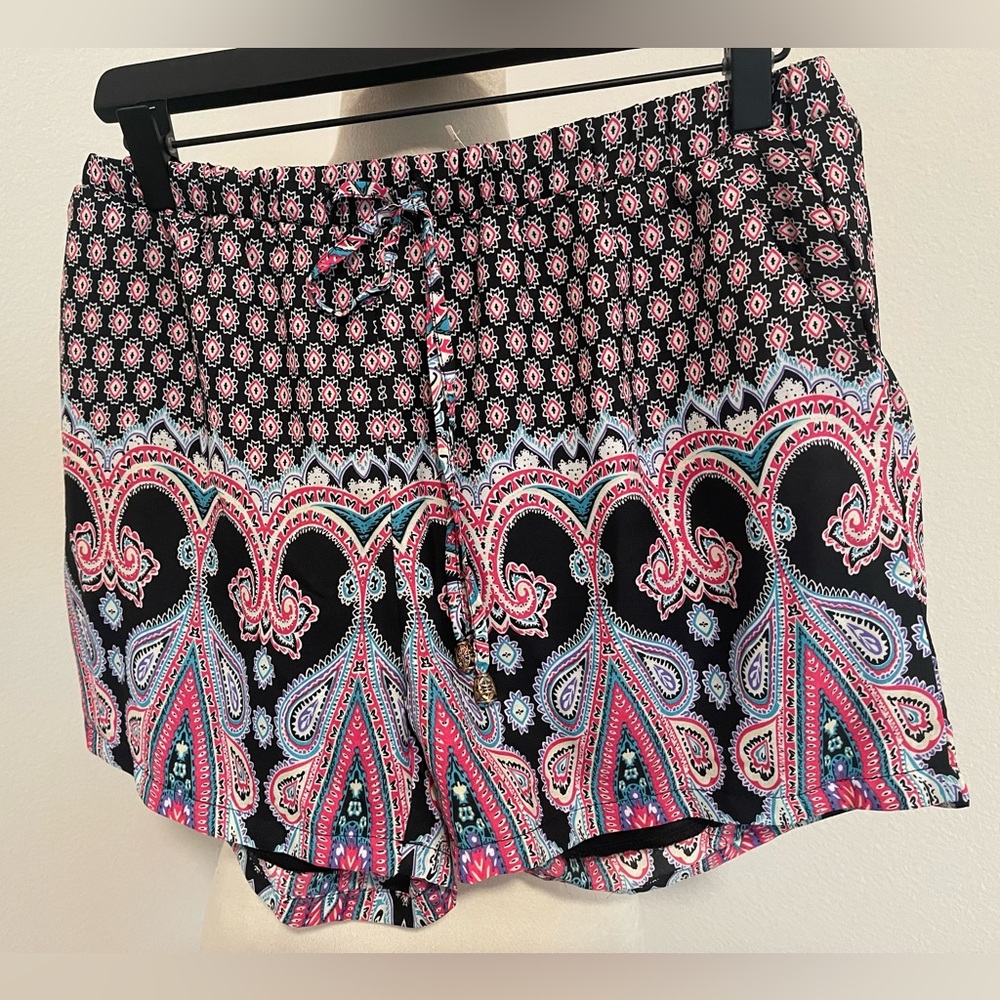 Shorts, paisley print